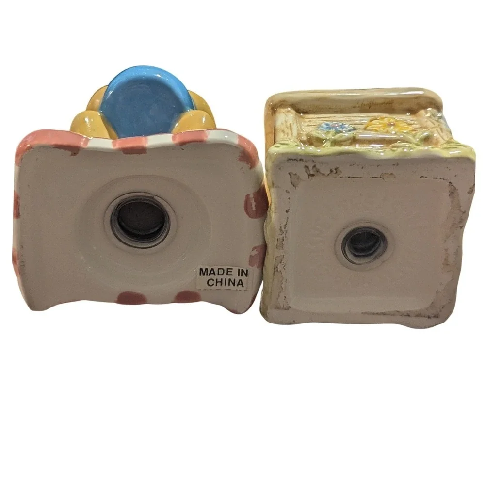 Vintage Disney Winnie the Pooh Treasure Craft Salt & Pepper Shaker Set Honey Pot
